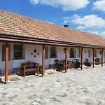 Bobita Apartmanhaz شقة *